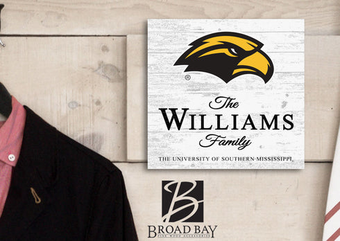 Personalized Southern Miss Golden Eagles Family Name Sign – Custom University of Southern Mississippi Wood Wall Decor – Golden Eagles Gift
